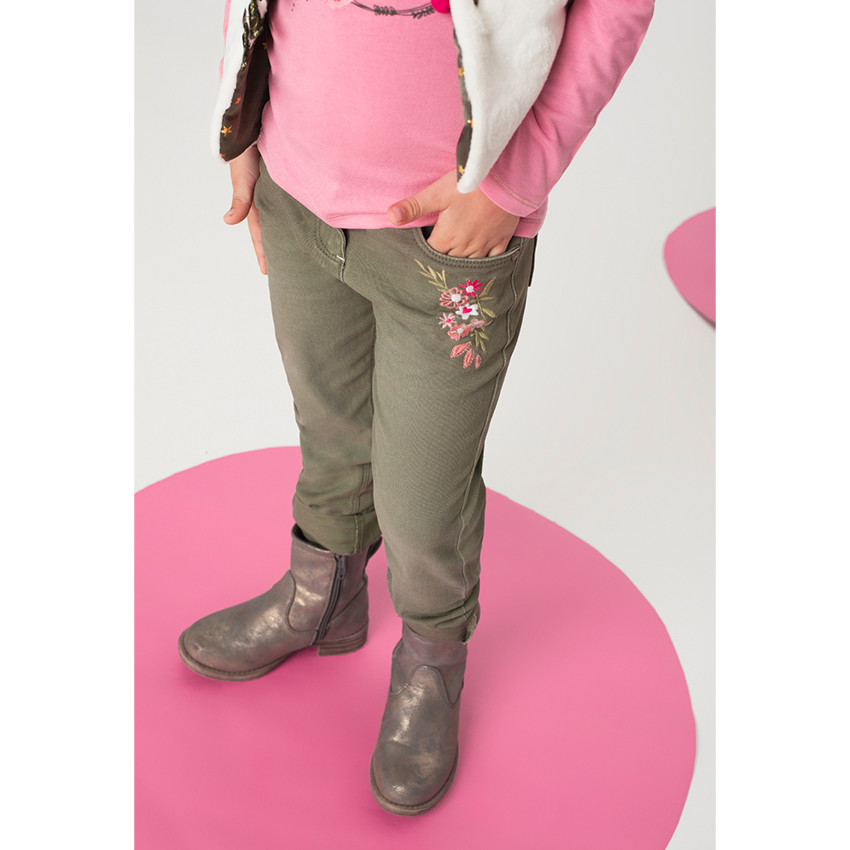 Χακί τζιν με used όψη και κεντημένα λουλούδια 