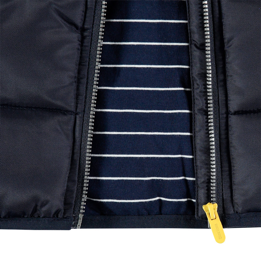 Καπιτονέ μπουφάν με ζέρσεϊ ριγέ επένδυση και αφαιρούμενη κουκούλα 