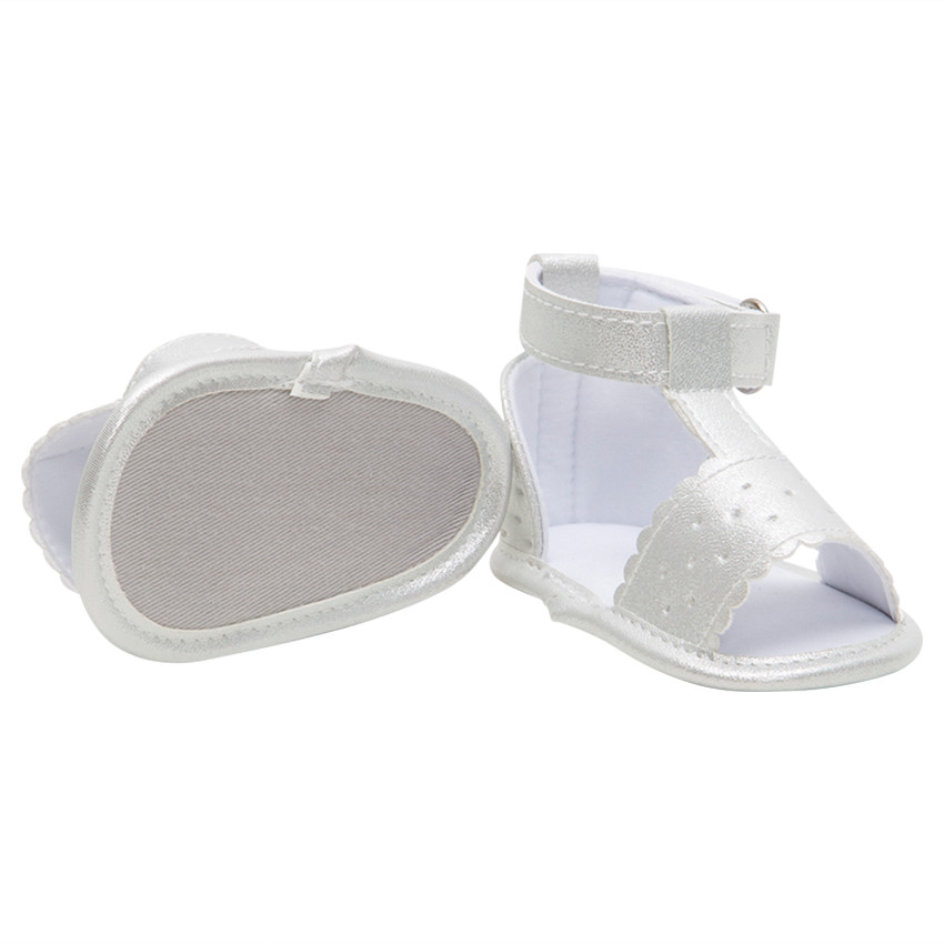 Ασημί πέδιλα με λουράκι και αυτοκόλλητο βέλκρο 