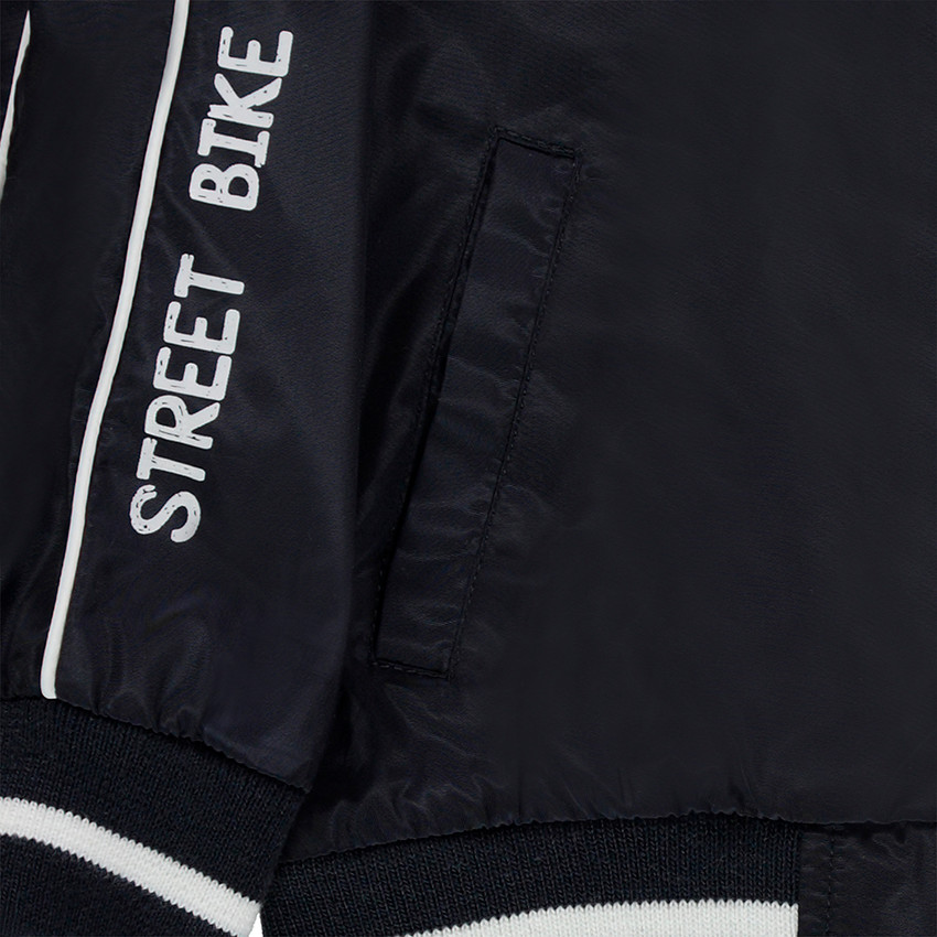 Αντιανεμικό με κουκούλα και τυπωμένη φράση 