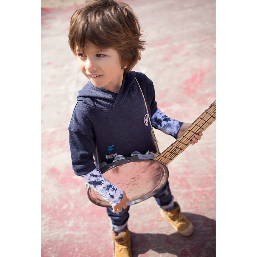 Φανελένιο κοντομάνικο φούτερ με κουκούλα και απλικέ σήματα 