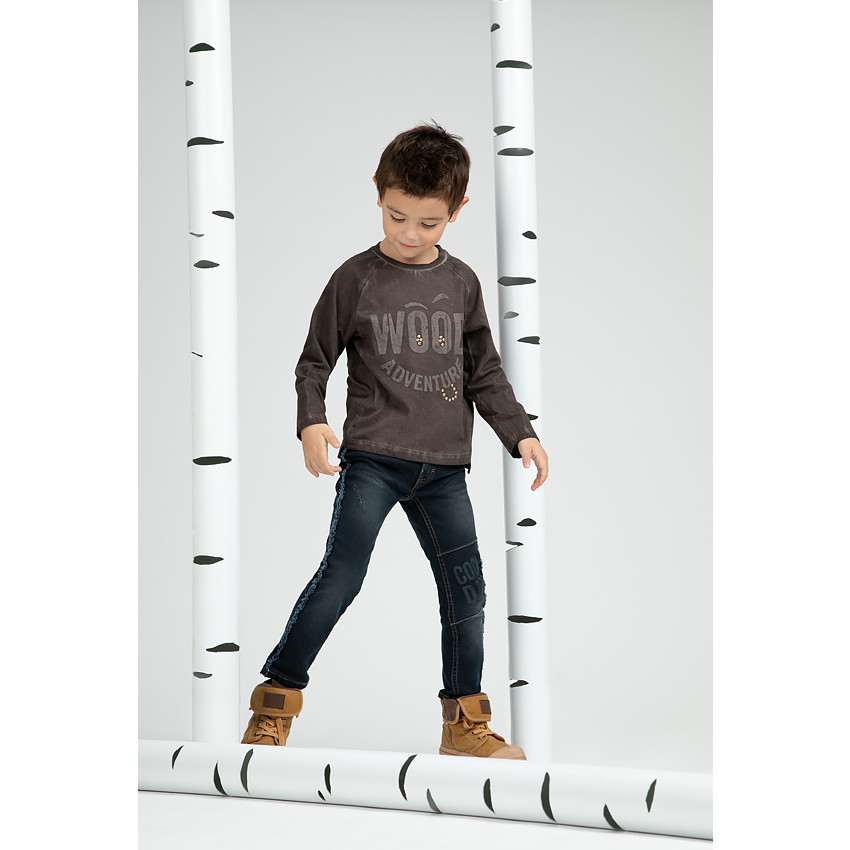 Μακρυμάνικη μπλούζα με μήνυμα σε αντίθεση και φαντεζί πριτσίνια 